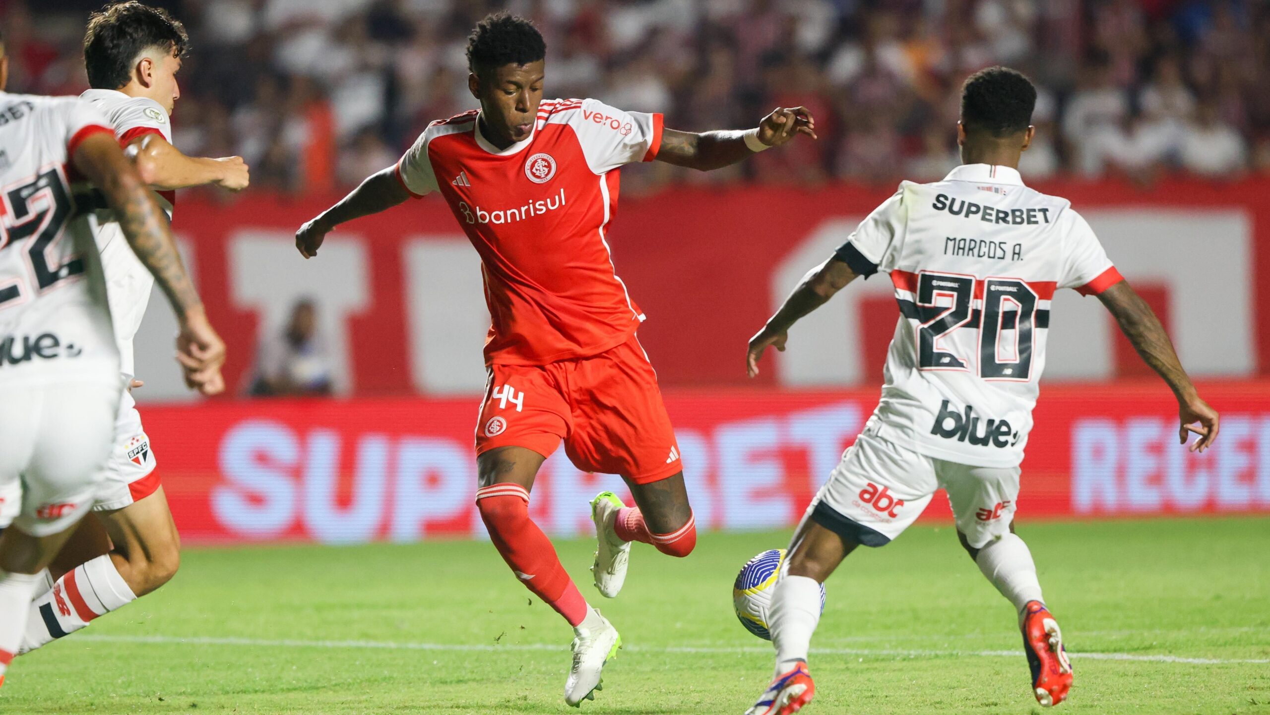 De virada, Inter vence São Paulo no Morumbis e cola no G6 do Brasileiro De virada, Inter vence São Paulo no Morumbis e cola no G6 do Brasileiro