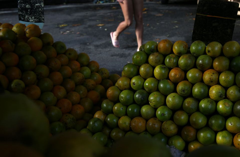 Fundecitrus reduz mais a safra de laranja de SP e MG; preço do suco tem recorde Fundecitrus reduz mais a safra de laranja de SP e MG; preço do suco tem recorde
