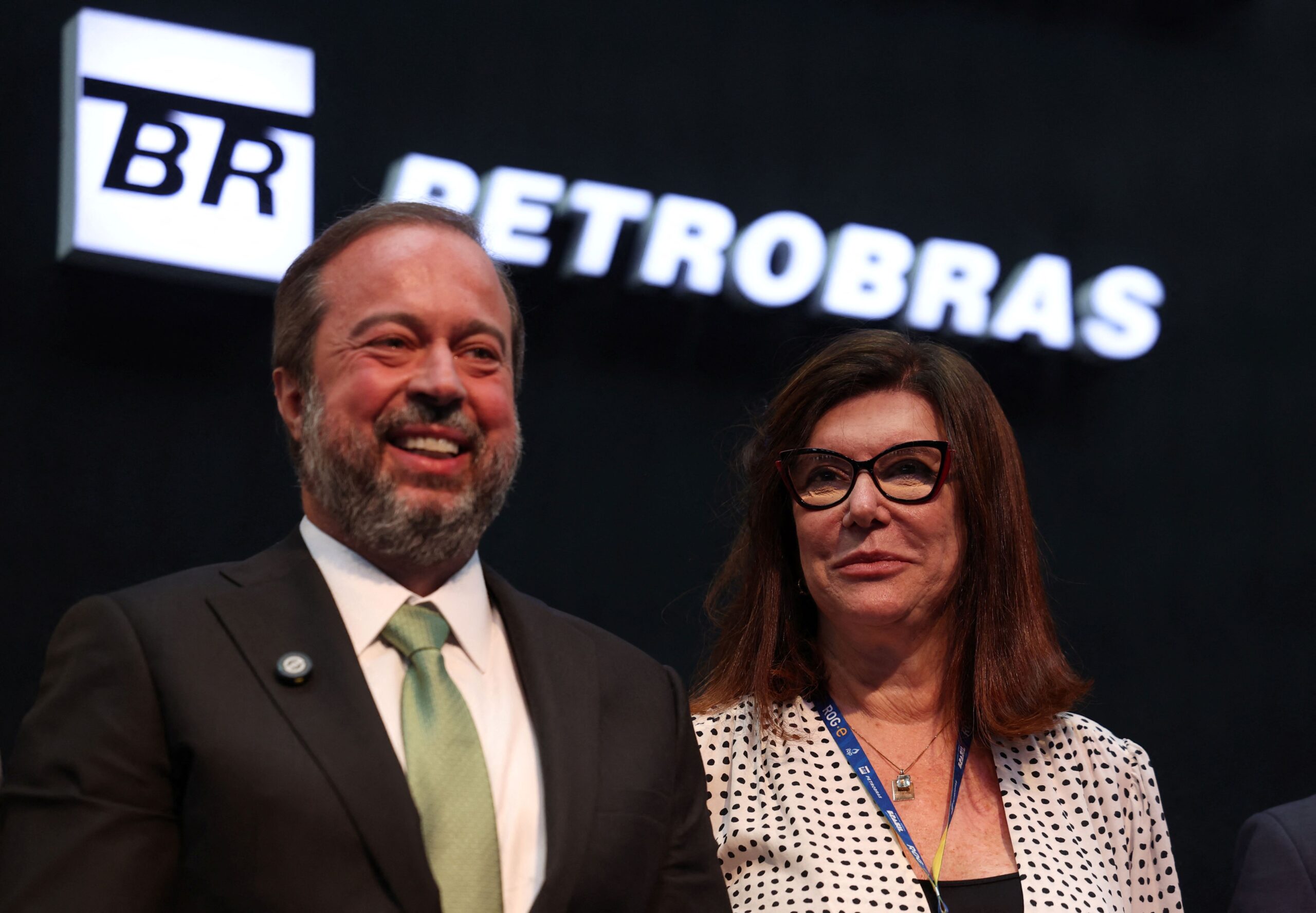 Petrobras vai “garimpar“ gás e reabrir poço em Roncador, na Bacia de Campos Petrobras vai “garimpar“ gás e reabrir poço em Roncador, na Bacia de Campos