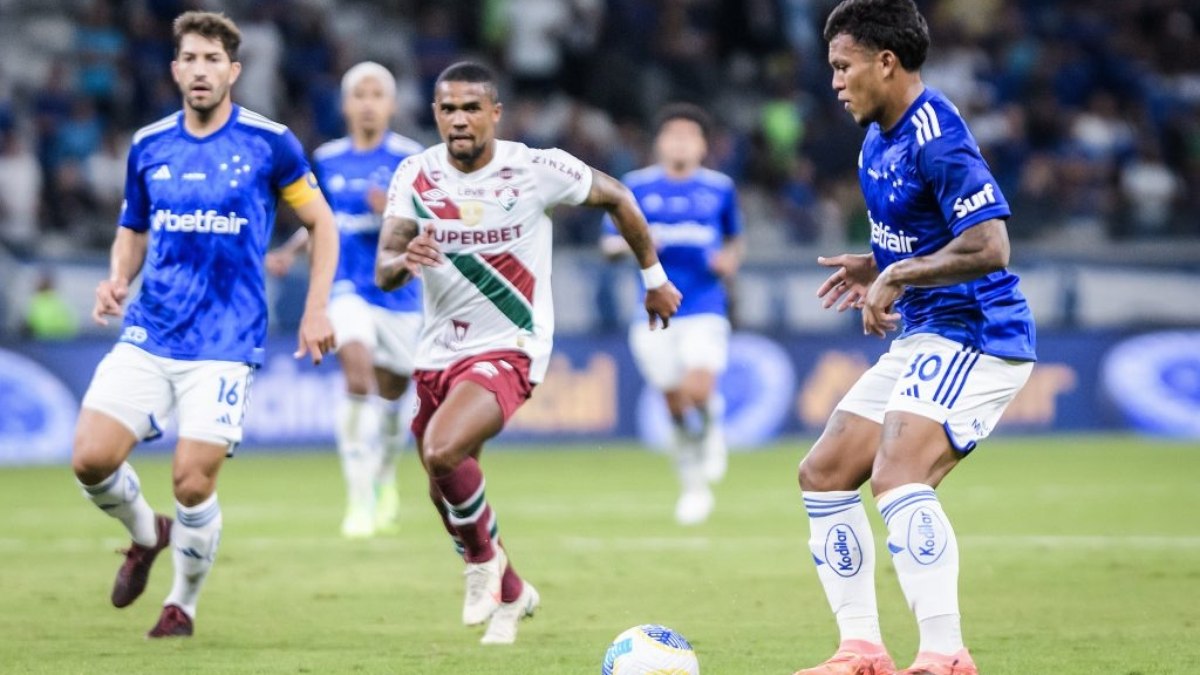 Cruzeiro visita o Fluminense nesta quinta (3). A vitória quebraria tabu de 16 anos e aproxima o time do G6 Cruzeiro visita o Fluminense nesta quinta (3). A vitória quebraria tabu de 16 anos e aproxima o time do G6