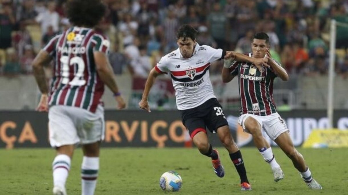 STJD aceita efeito suspensivo, e árbitro de Fluminense x São Paulo pode voltar a trabalhar STJD aceita efeito suspensivo, e árbitro de Fluminense x São Paulo pode voltar a trabalhar