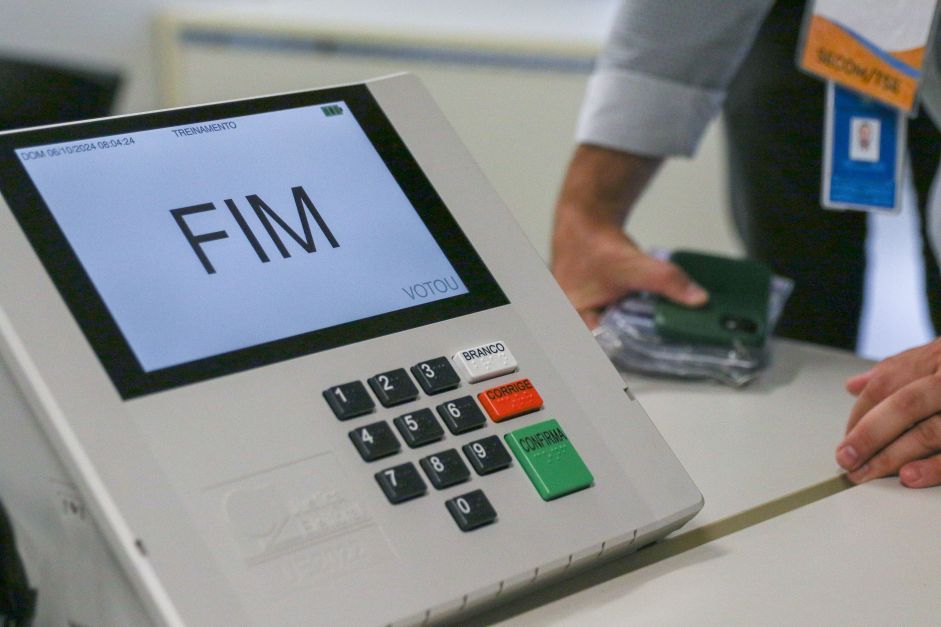 Lavareda: Eleitor deixa recado de moderação nas urnas Lavareda: Eleitor deixa recado de moderação nas urnas
