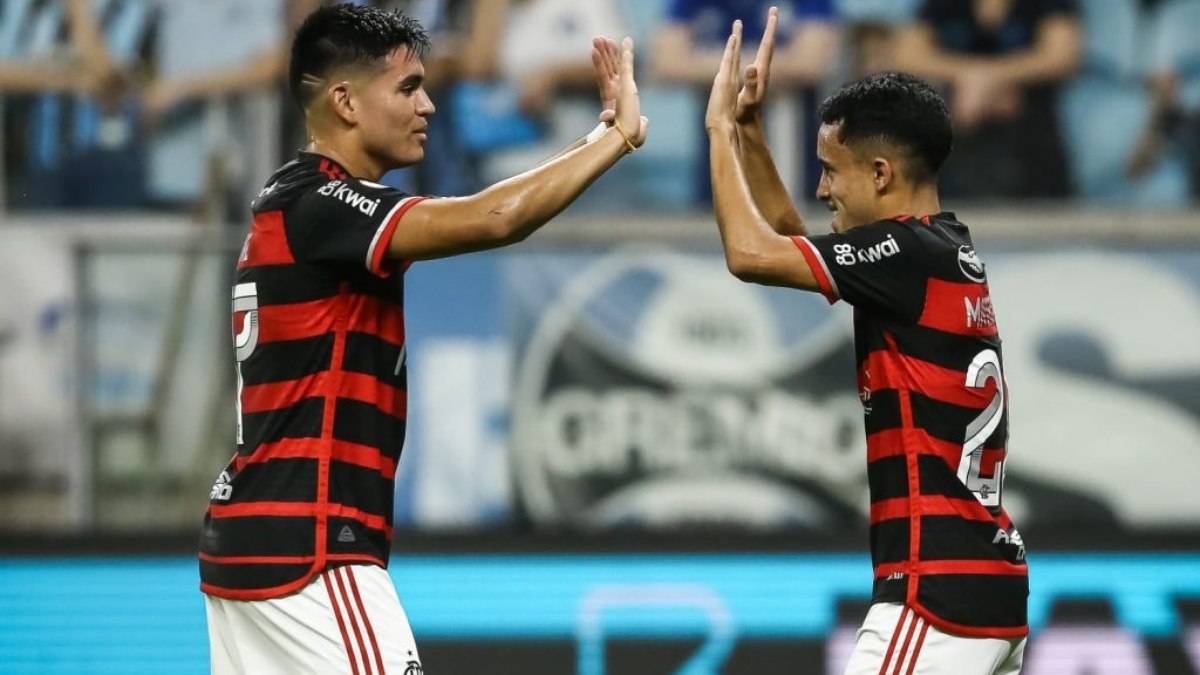 Com Allan e Alcaraz, Flamengo deve escalar time misto contra o Internacional Com Allan e Alcaraz, Flamengo deve escalar time misto contra o Internacional