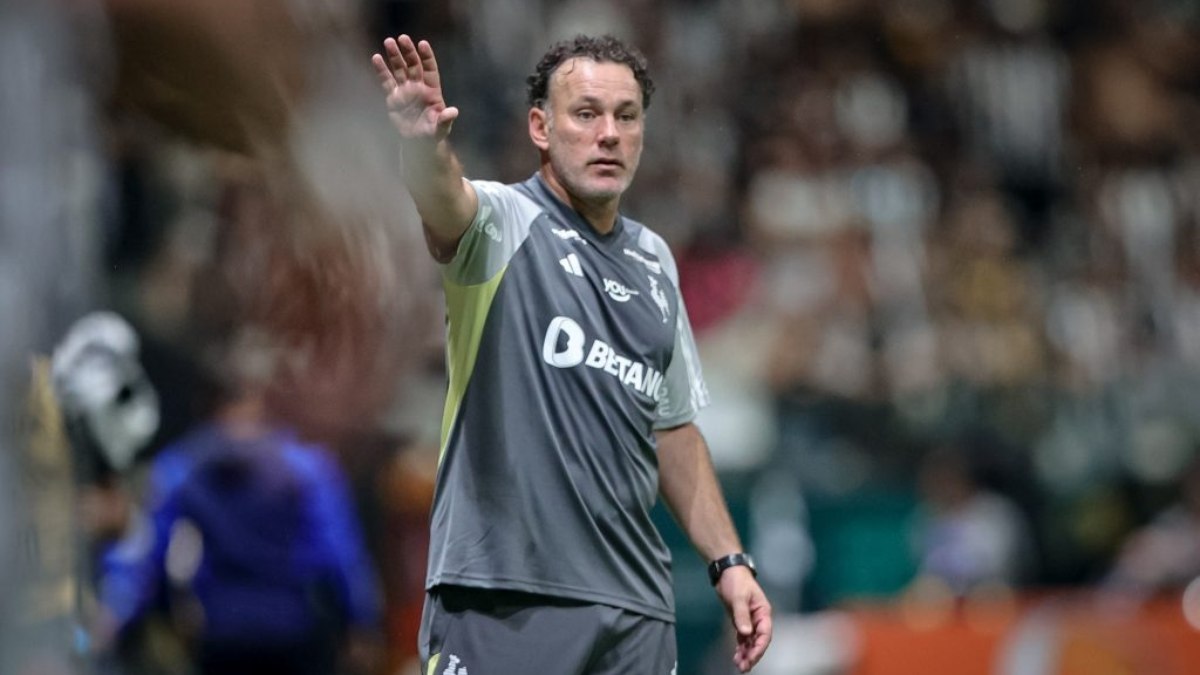 Milito elogia Hulk por gol contra o Vasco e projeta confronto contra o River Plate Milito elogia Hulk por gol contra o Vasco e projeta confronto contra o River Plate