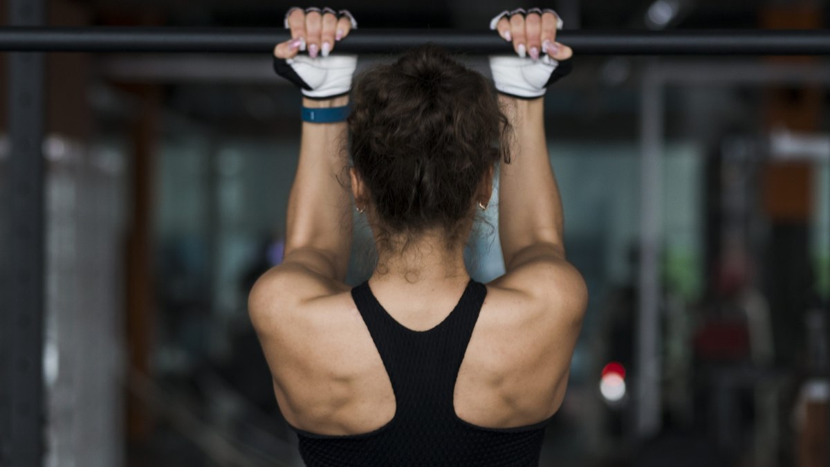 Exercícios alternativos para conseguir fazer barra fixa Exercícios alternativos para conseguir fazer barra fixa