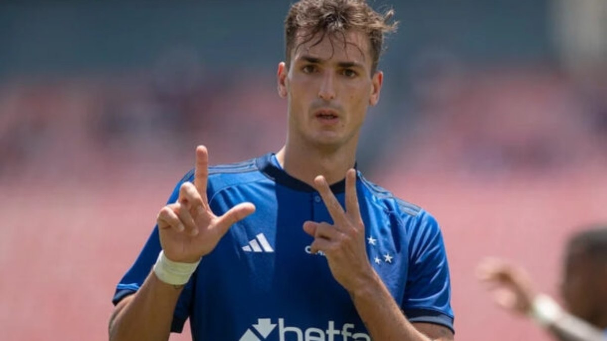 Lesionado no Cruzeiro, Dinenno viaja com dono da SAF para a Argentina Lesionado no Cruzeiro, Dinenno viaja com dono da SAF para a Argentina