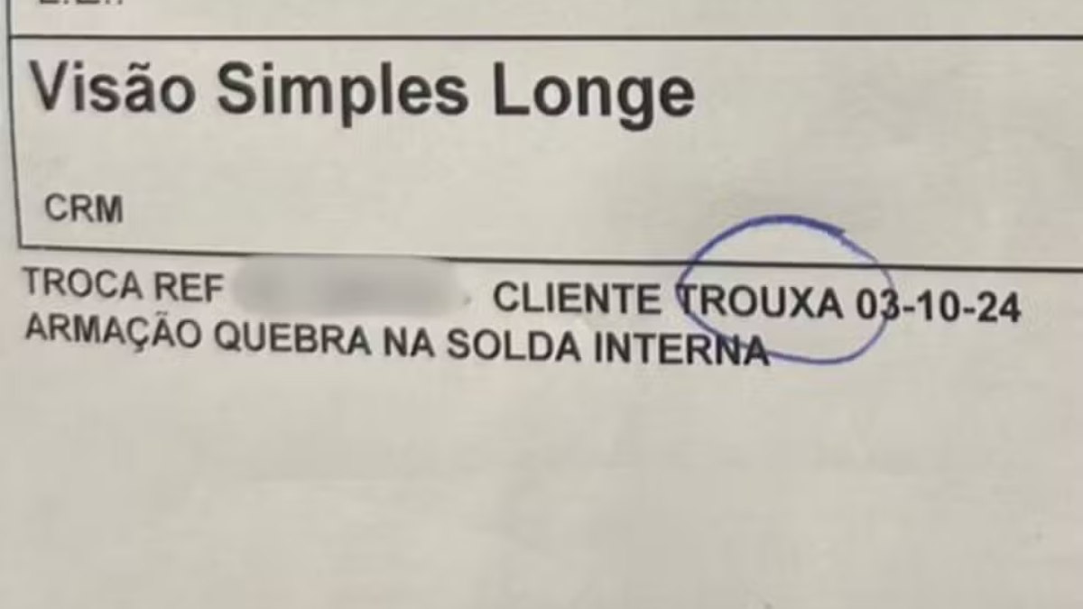 Cliente é chamado de ‘trouxa’ após pedir troca de óculos em ótica de SP Cliente é chamado de ‘trouxa’ após pedir troca de óculos em ótica de SP