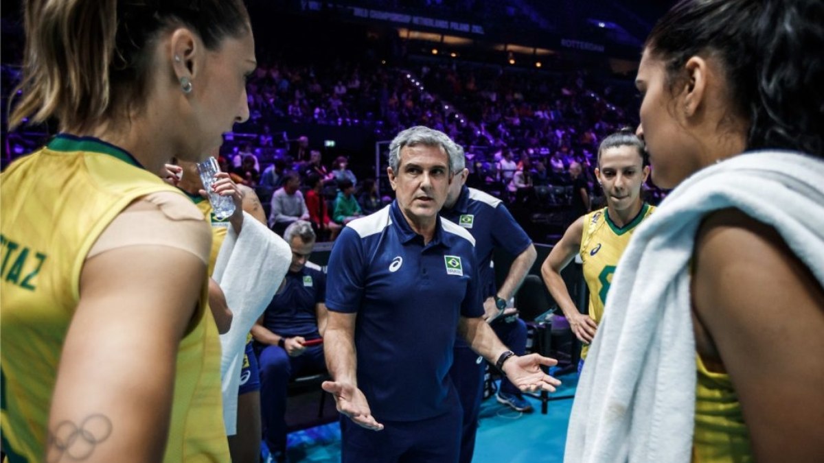Zé Roberto e Ana Paula Henkel ingressam no Hall da Fama da FIVB Zé Roberto e Ana Paula Henkel ingressam no Hall da Fama da FIVB