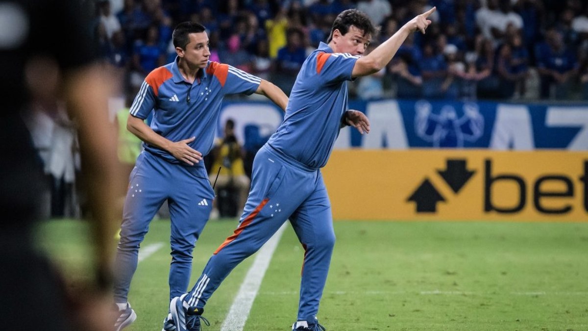 Diniz confia na evolução do Cruzeiro, mas admite pressão na Sul-Americana Diniz confia na evolução do Cruzeiro, mas admite pressão na Sul-Americana