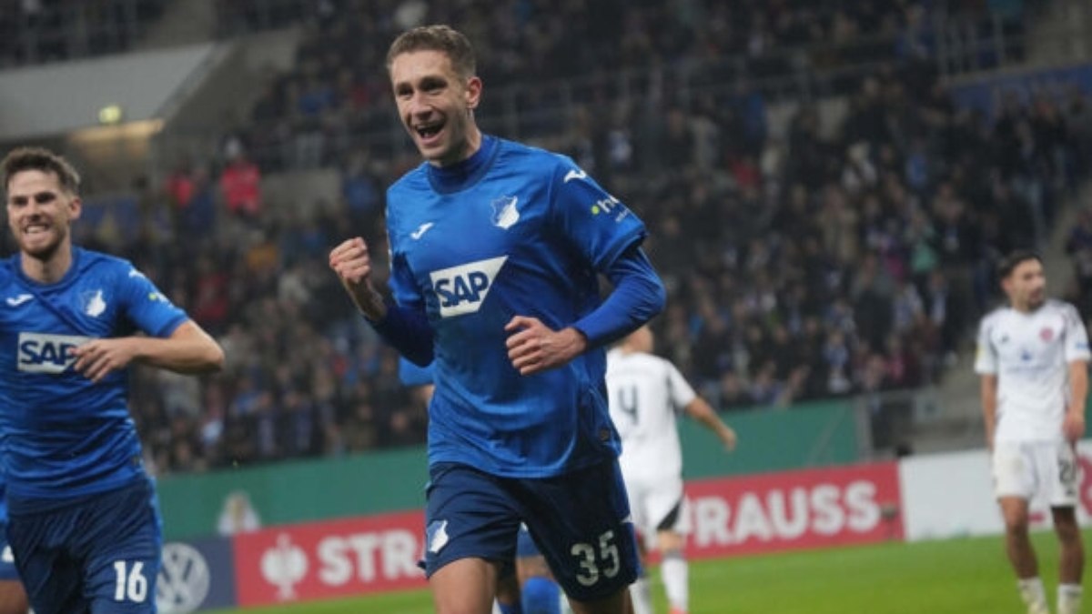 Brasileiro marca o primeiro gol pelo Hoffenheim e garante classificação na Copa da Alemanha Brasileiro marca o primeiro gol pelo Hoffenheim e garante classificação na Copa da Alemanha
