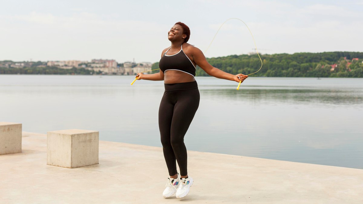 Pular corda queima mais calorias do que correr, aponta estudo Pular corda queima mais calorias do que correr, aponta estudo