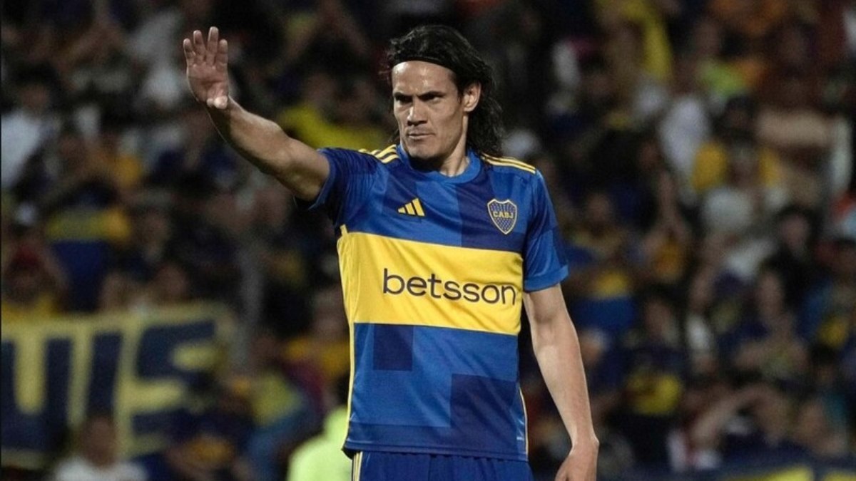 Edinson Cavani renova acordo com o Boca Juniors Edinson Cavani renova acordo com o Boca Juniors