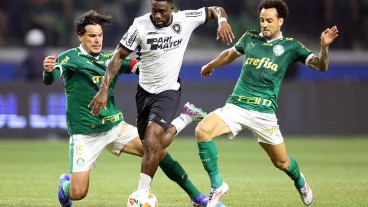 Botafogo recua e aceita data da CBF para partida contra Palmeiras Botafogo recua e aceita data da CBF para partida contra Palmeiras