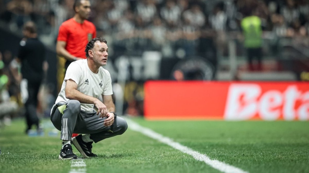 Milito cita Sampaoli e elogia nova posição de Arana no Atlético Milito cita Sampaoli e elogia nova posição de Arana no Atlético