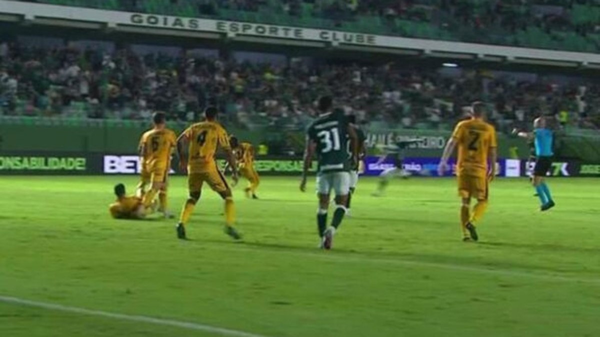 Com golaço, Goiás vence o Amazonas e segue na briga pelo acesso Com golaço, Goiás vence o Amazonas e segue na briga pelo acesso