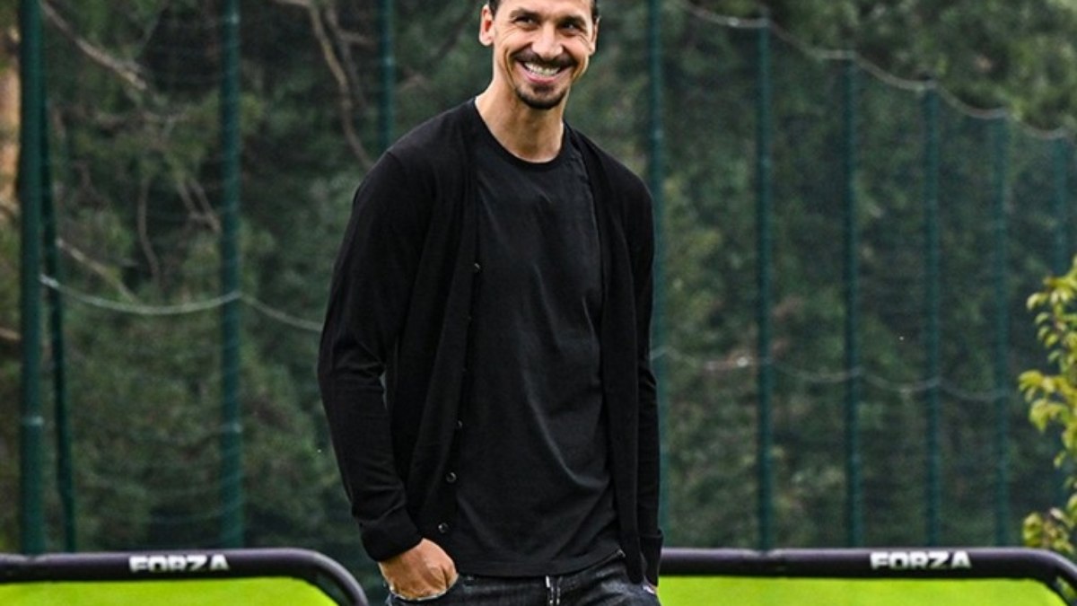 Ibrahimovic compra Ferrari de R$ 5 milhões como presente de aniversário Ibrahimovic compra Ferrari de R$ 5 milhões como presente de aniversário
