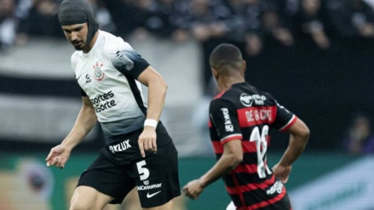 André Ramalho critica arbitragem: “Ajudou o Flamengo” André Ramalho critica arbitragem: “Ajudou o Flamengo”