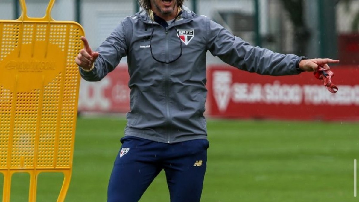 ‘Acho que o empate foi merecido’ diz Zubeldía após empate dramático ‘Acho que o empate foi merecido’ diz Zubeldía após empate dramático