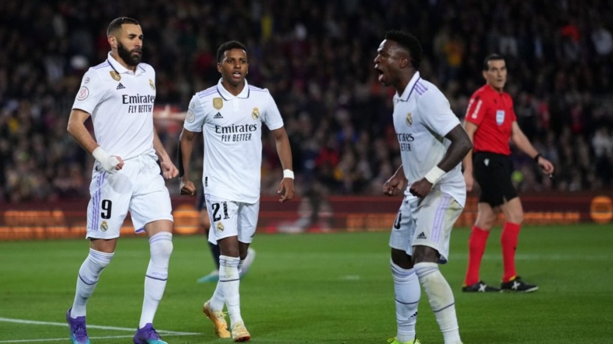 Benzema revela apoio a Vini Jr. e prevê que “um dia ele vai vencer” Benzema revela apoio a Vini Jr. e prevê que “um dia ele vai vencer”