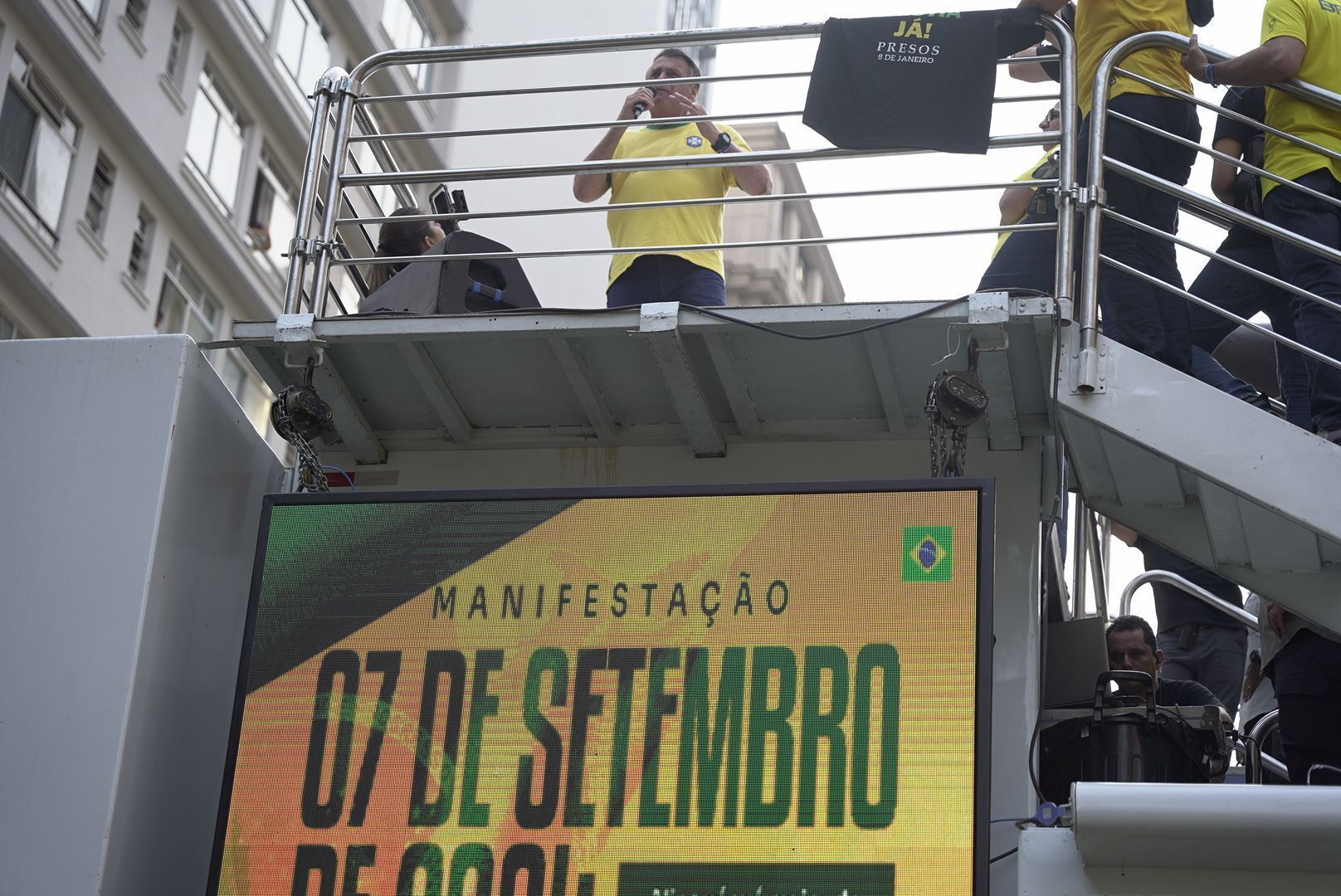 Racha na direita não significa que ela esteja diminuindo, diz especialista à CNN Racha na direita não significa que ela esteja diminuindo, diz especialista à CNN