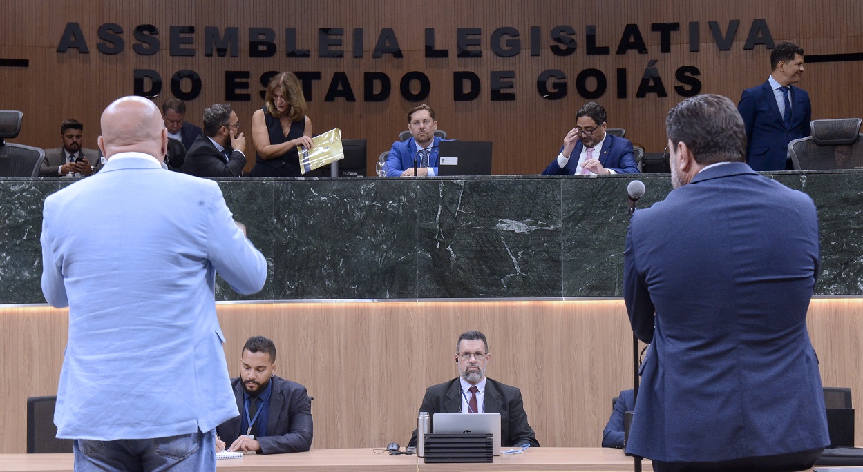 Deputados goianos barram aumento de emendas impositivas Deputados goianos barram aumento de emendas impositivas
