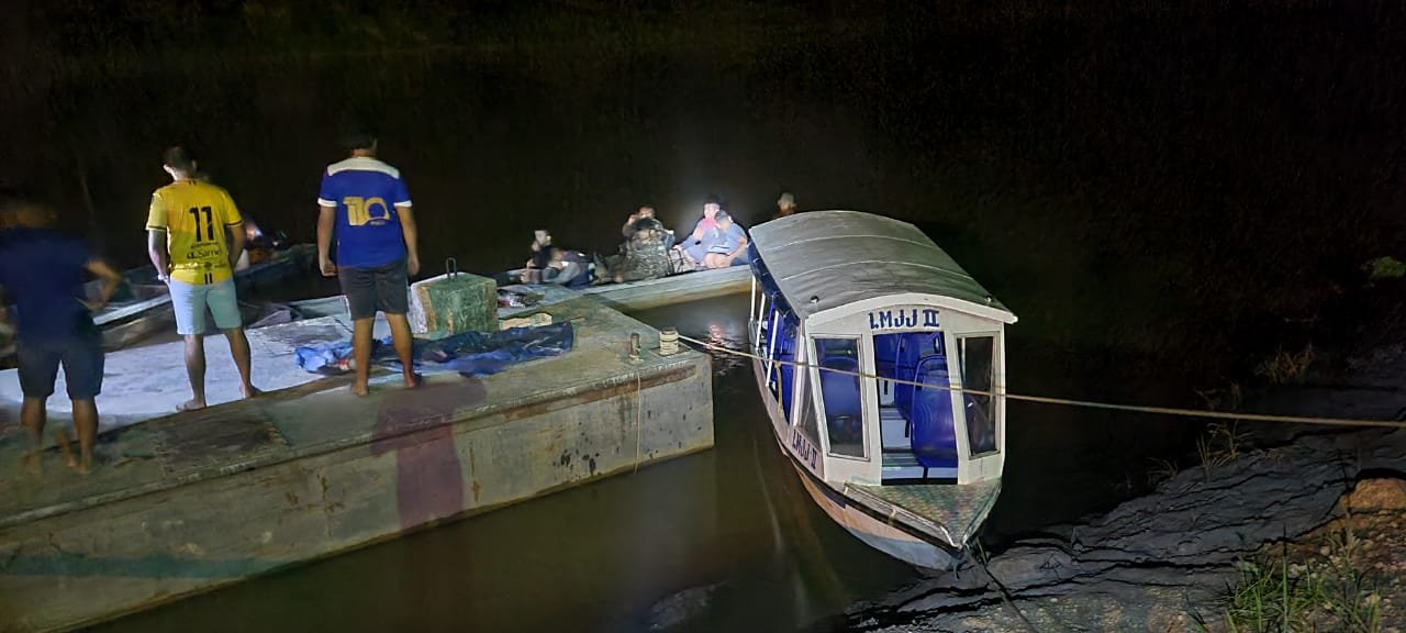 Barco com 23 eleitores naufraga no Vale do Javari, Amazonas, e exército atua em resgate Barco com 23 eleitores naufraga no Vale do Javari, Amazonas, e exército atua em resgate