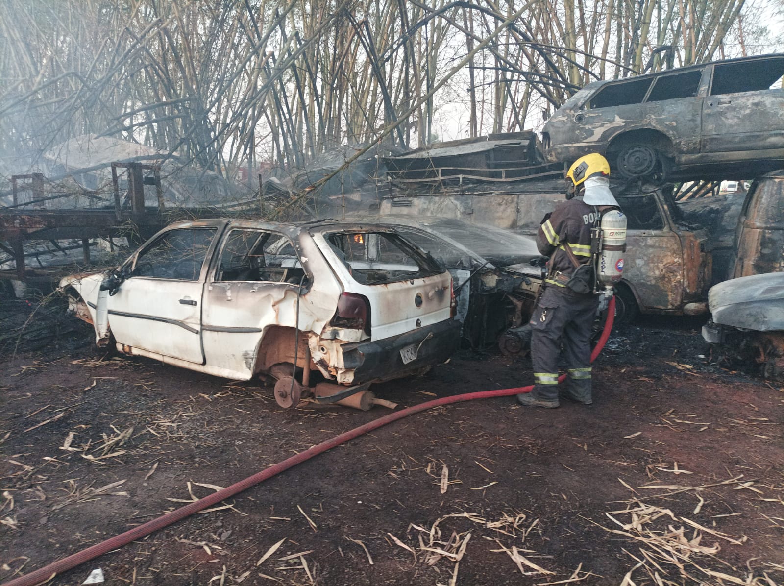 Incêndio consome 163 carros em garagem da SMM Incêndio consome 163 carros em garagem da SMM