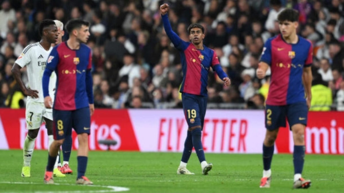 Real Madrid identifica torcedores que cometeram racismo em El Clássico e avalia punição Real Madrid identifica torcedores que cometeram racismo em El Clássico e avalia punição