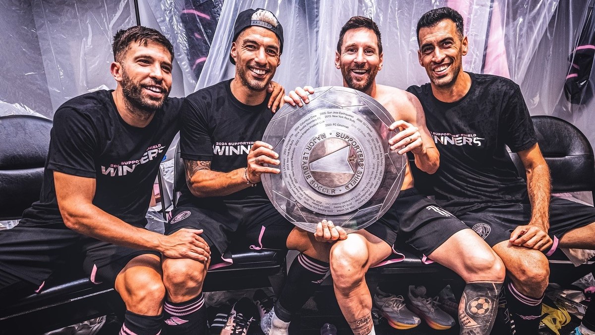 Ao lado de Messi, Suárez celebra título nos EUA e causa revolta em gremistas; entenda Ao lado de Messi, Suárez celebra título nos EUA e causa revolta em gremistas; entenda