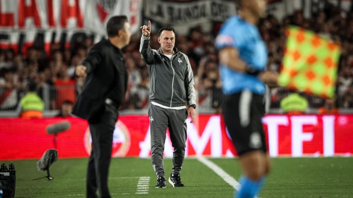 Milito destaca entrega do elenco em todas as competições: ‘Nos propusemos como grupo’ Milito destaca entrega do elenco em todas as competições: ‘Nos propusemos como grupo’