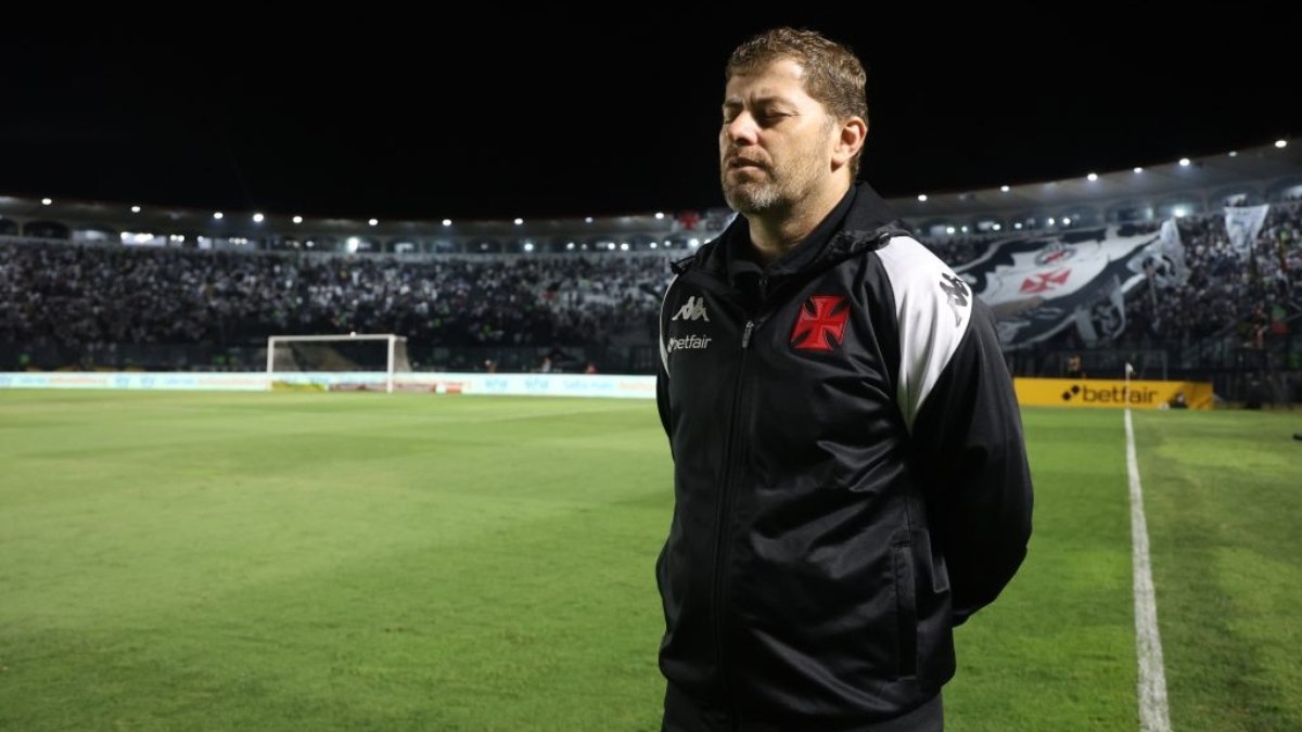 Rafael Paiva lamenta empate do Vasco e fala sobre dificuldades: ‘Jogo não encaixou’ Rafael Paiva lamenta empate do Vasco e fala sobre dificuldades: ‘Jogo não encaixou’