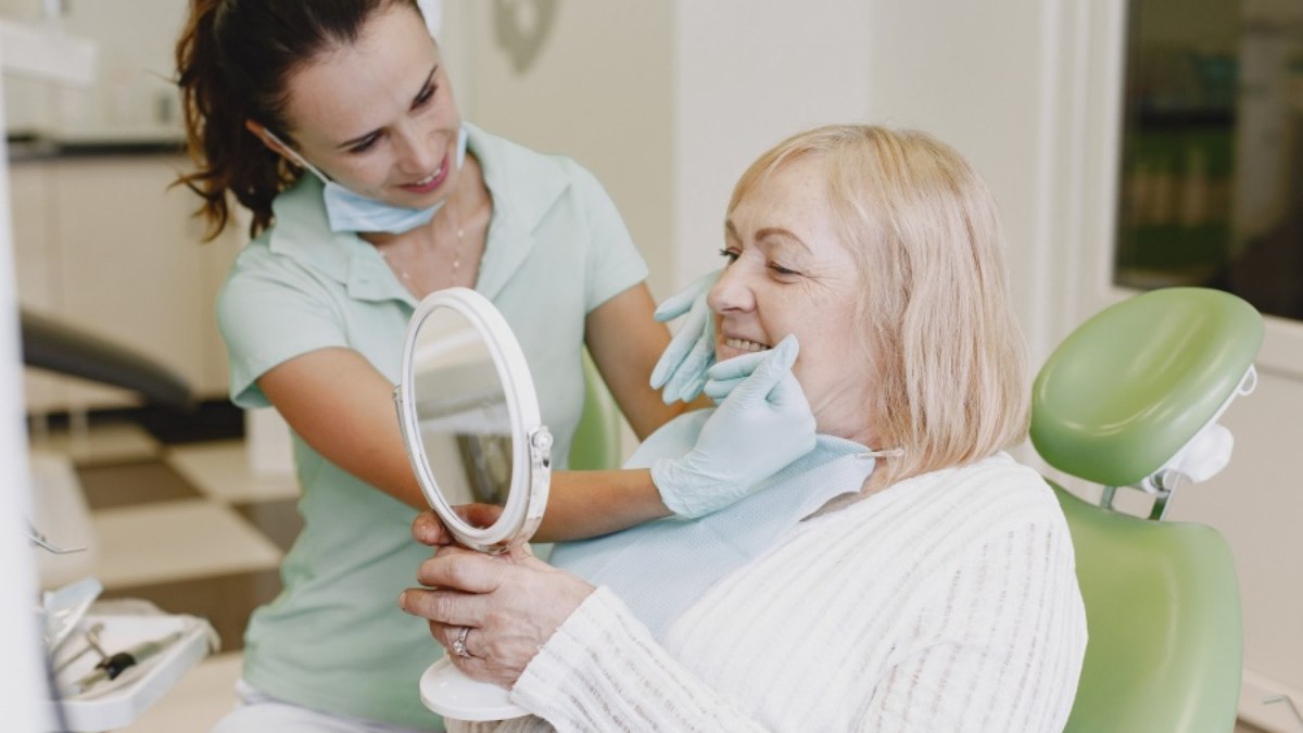 A dentição na terceira idade: importância e cuidados A dentição na terceira idade: importância e cuidados