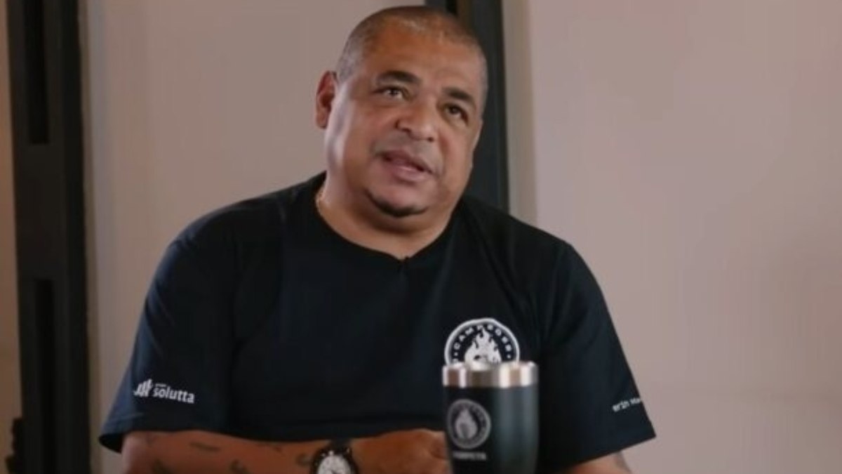 Vampeta se revolta com dívida de pensão às filhas e solta o verbo: “Já dão para caramba” Vampeta se revolta com dívida de pensão às filhas e solta o verbo: “Já dão para caramba”