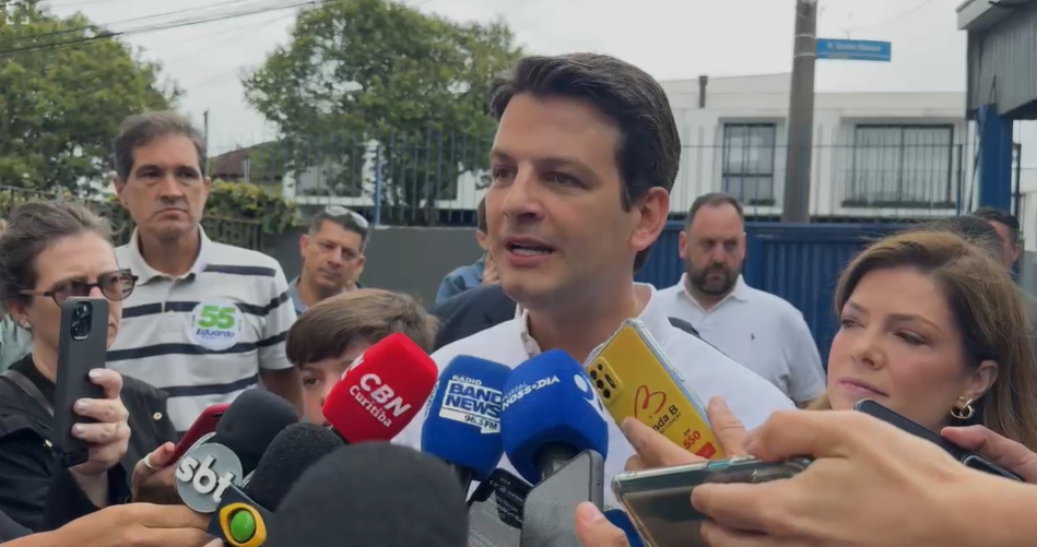 Eleição em Curitiba: candidatos votam em capital paranaense Eleição em Curitiba: candidatos votam em capital paranaense