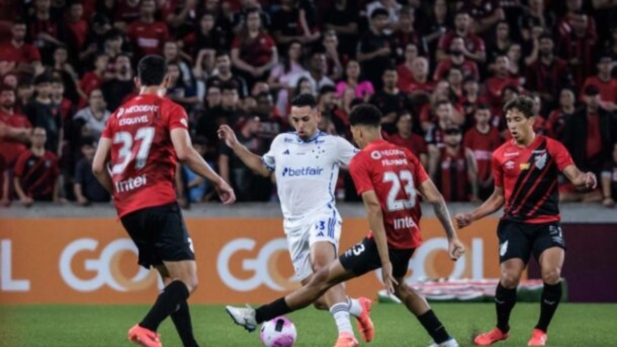 Fernando Diniz diz que derrota é ‘divisor de águas’ Fernando Diniz diz que derrota é ‘divisor de águas’