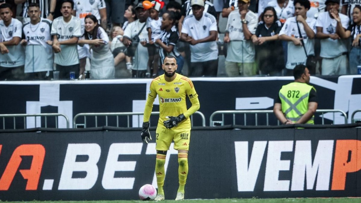 Eduardo Vargas faz bom jogo mas defensoras falham no empate do Atlético-MG Eduardo Vargas faz bom jogo mas defensoras falham no empate do Atlético-MG