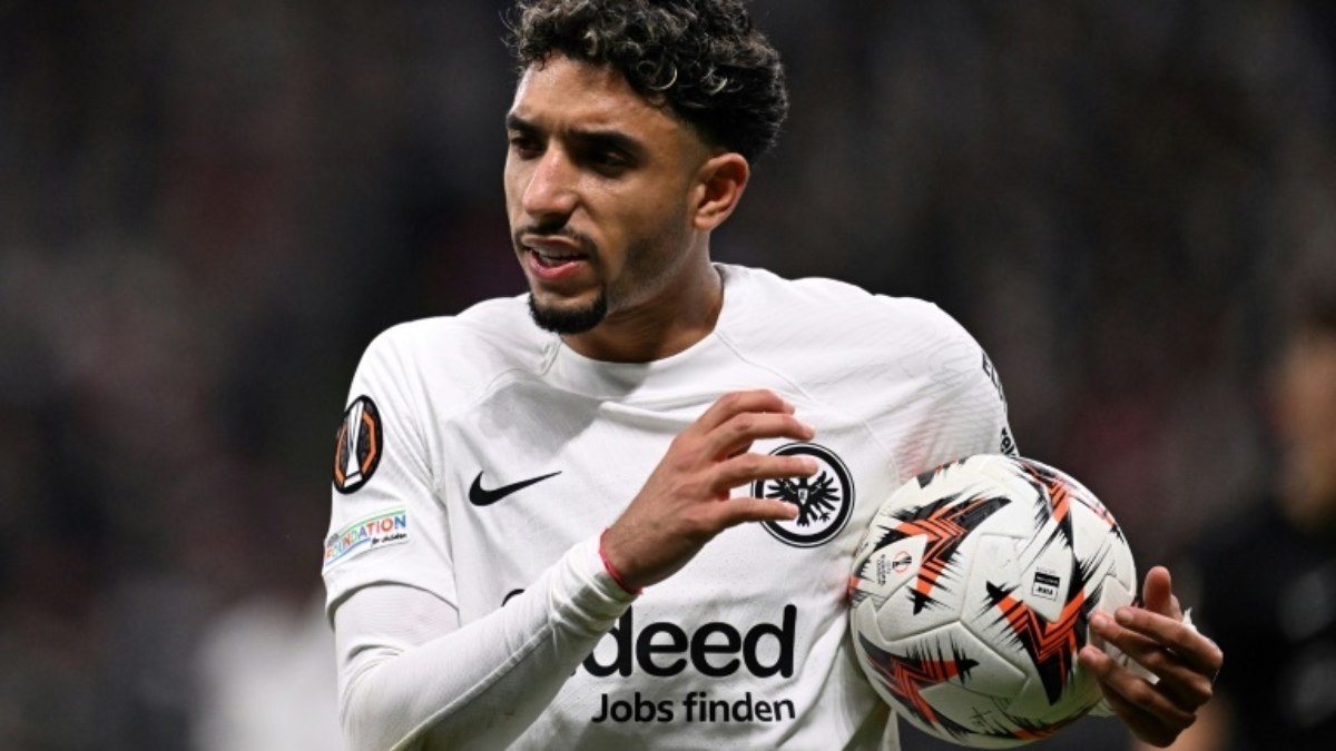 Eintracht vence ‘Gladbach’ com um a menos e vai às oitavas da Copa da Alemanha Eintracht vence ‘Gladbach’ com um a menos e vai às oitavas da Copa da Alemanha