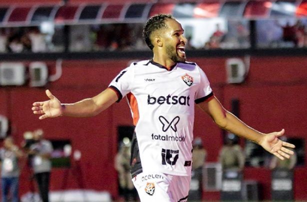Vitória vence o Red Bull Bragantino e deixa zona de rebaixamento do Brasileirão Vitória vence o Red Bull Bragantino e deixa zona de rebaixamento do Brasileirão