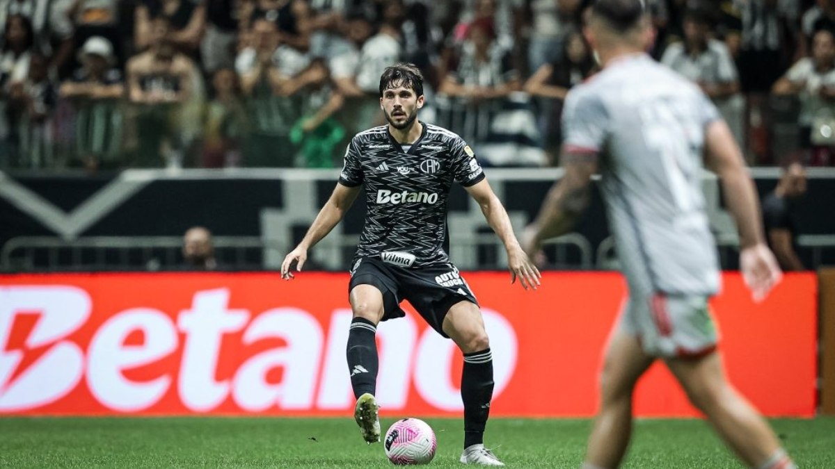 Igor Rabello revela estratégia do Atlético-MG em noite de temporal: “optou pela disputa aérea” Igor Rabello revela estratégia do Atlético-MG em noite de temporal: “optou pela disputa aérea”