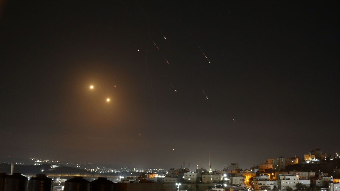 Análise: Mundo prende a respiração enquanto Israel avalia resposta ao ataque do Irã Análise: Mundo prende a respiração enquanto Israel avalia resposta ao ataque do Irã