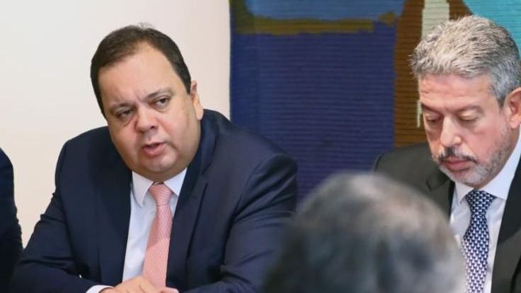 Sucessão na Câmara: após ser preterido, Elmar critica Lira e propõe debate Sucessão na Câmara: após ser preterido, Elmar critica Lira e propõe debate