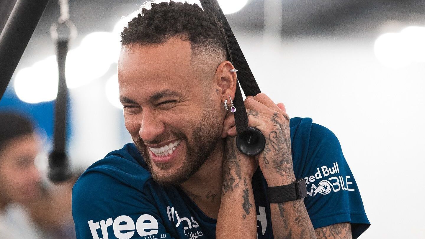 Vídeo: Neymar marca gol e distribui sorrisos em reapresentação do Al-Hilal Vídeo: Neymar marca gol e distribui sorrisos em reapresentação do Al-Hilal
