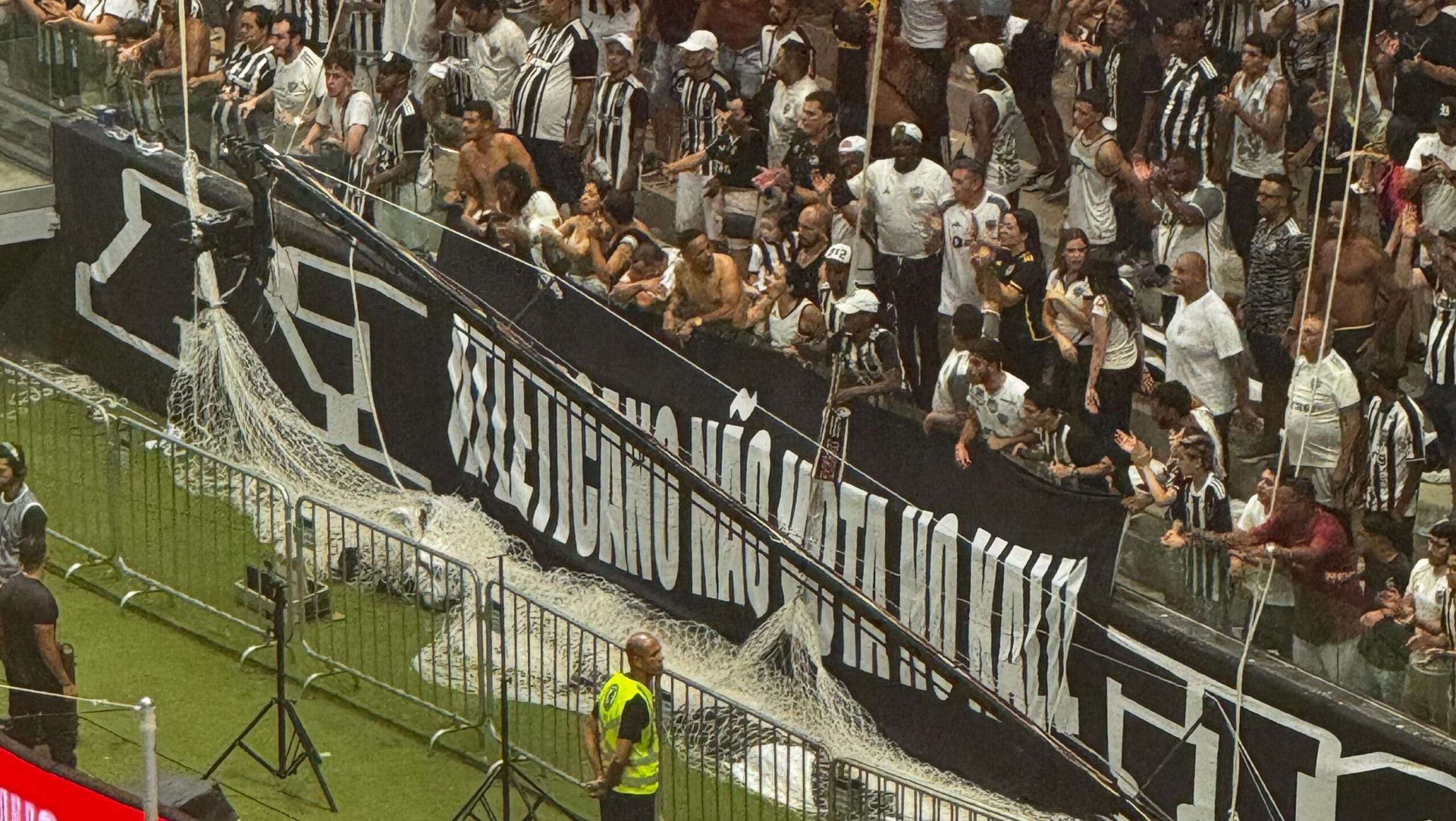 Atlético-MG: torcedores protestam contra Kalil em semifinal da Copa do Brasil Atlético-MG: torcedores protestam contra Kalil em semifinal da Copa do Brasil