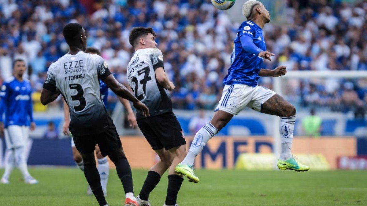 Cruzeiro enfrenta o Corinthians, mas o foco é na Sul-Americana Cruzeiro enfrenta o Corinthians, mas o foco é na Sul-Americana