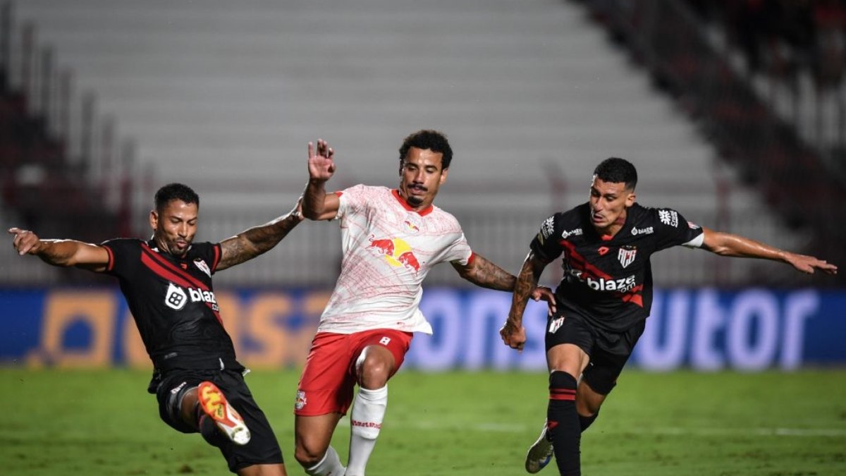 Atlético-GO e RB Bragantino empatam em jogo movimentado Atlético-GO e RB Bragantino empatam em jogo movimentado
