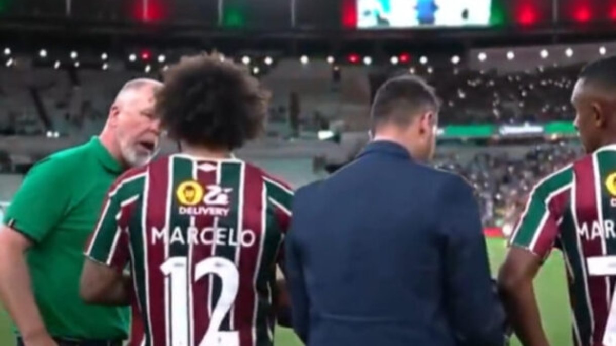 Marcelo disse a Mano Menezes para não encostar nele, revela portal Marcelo disse a Mano Menezes para não encostar nele, revela portal