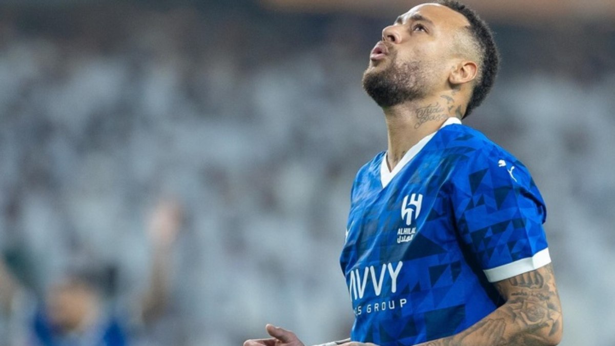 Neymar sente incômodo e deixa jogo do Al-Hilal após menos de 30 minutos em campo Neymar sente incômodo e deixa jogo do Al-Hilal após menos de 30 minutos em campo