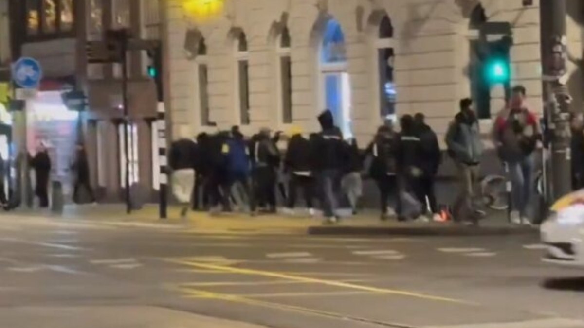 Torcedores israelenses são alvo de ataque antissemita em Amsterdã Torcedores israelenses são alvo de ataque antissemita em Amsterdã