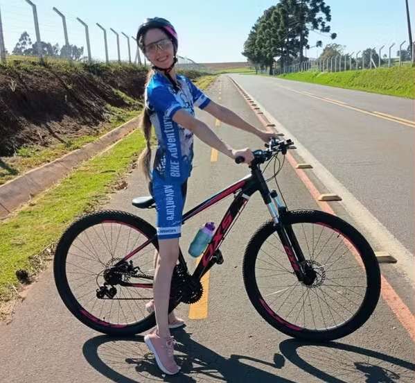 Ciclista Karina König Oliveira morre ao cair de ponte de 30 metros de altura em trilha no Paraná – Jogada Ciclista Karina König Oliveira morre ao cair de ponte de 30 metros de altura em trilha no Paraná – Jogada