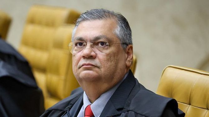 Dino se solidariza com Moraes e diz ser vã ideia de que ministro decide sozinho rumos do STF Dino se solidariza com Moraes e diz ser vã ideia de que ministro decide sozinho rumos do STF